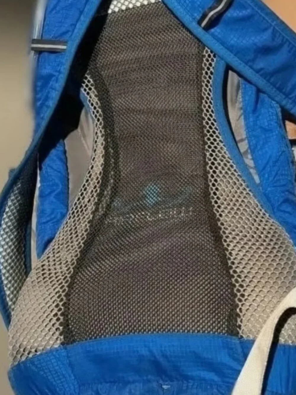High Sierra 16 Blue Hydration Pack Hiking Backpack Daypack